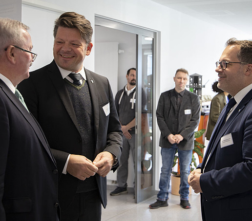 Rector of the HSZG Prof. Alexander Kratzsch (right) in conversation with Prof. Reimund Neugebauer, President of the Fraunhofer-Gesellschaft, and Mayor of Zittau Thomas Zenker (from left to right)