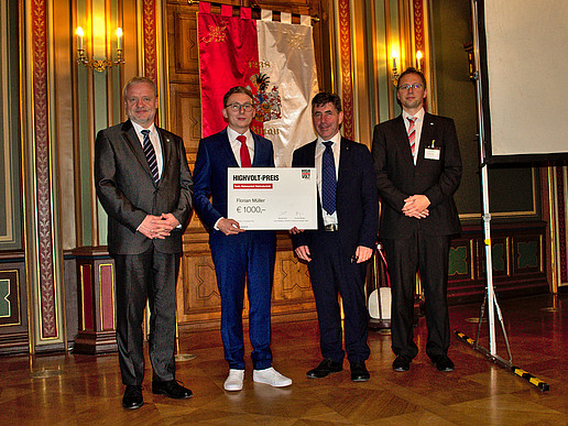 Presentation of the HIGHVOLT Award in the Bürgersaal of the Old Town Hall in Zittau, from left to right: Dean Prof. Frank Worlitz (HS Zittau/Görlitz), award winner Florian Müller, Thomas Steiner (HIGHVOLT), Prof. Stefan Kornhuber (HS Zittau/Görlitz)