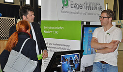 Der Zittauer Oberbürgermeister Thomas Zenker interessierte sich besonders für den natur- und umweltwissenschaftlichen Bereich. Der Zittauer Oberbürgermeister Thomas Zenker interessierte sich besonders für den natur- und umweltwissenschaftlichen Bereich.