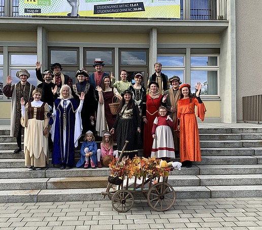 Group photo of the parade participants in medieval costumes in front of the ZI House