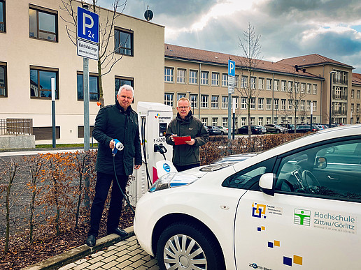 Prof. Haim and Volker Brade in front of a charging station