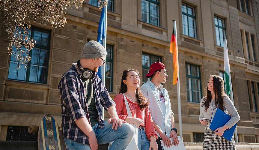 International students in front of the teaching building in Görlitz