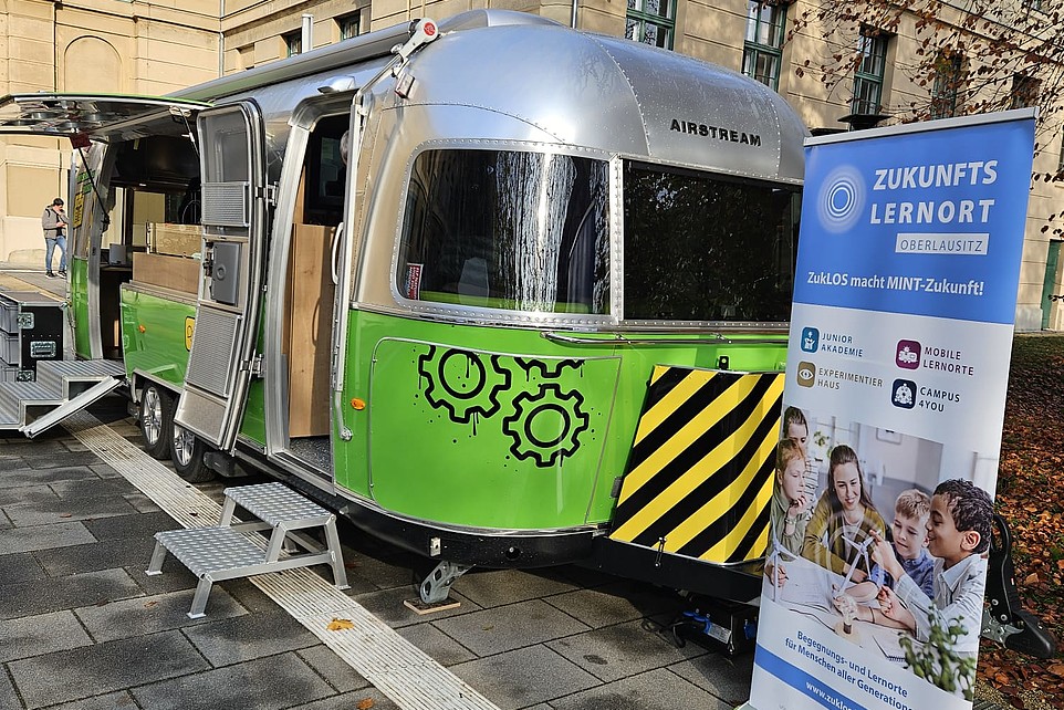 The AirStream trailer is located on the Görlitz campus.