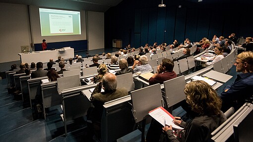 Erfreulich viele Gäste fanden den Weg in den Hörsaal. Erfreulich viele Gäste fanden den Weg in den Hörsaal.
