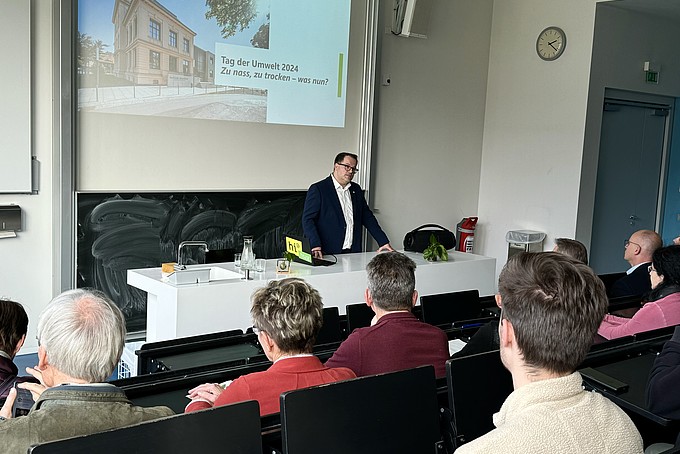 The Rector gives a lecture in the occupied lecture hall.