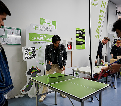 Students play table tennis in House 4.