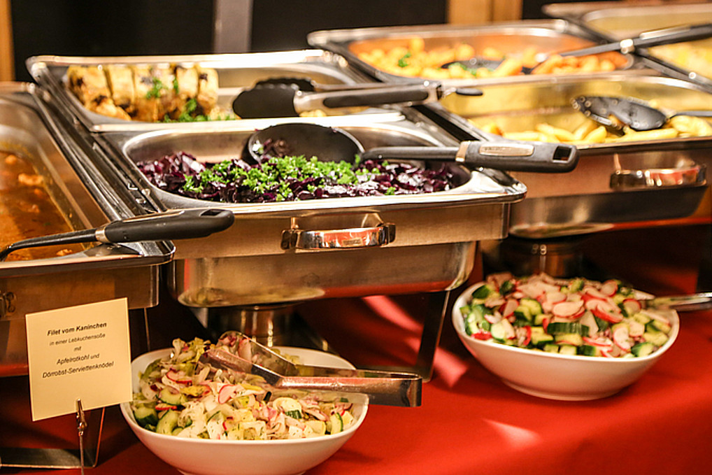 Culinary delights from Upper Lusatia were offered to guests from near and far by Theater-gastronomie Görlich and Anja Nixdorf-Munkwitz with "Ein Korb voll Glück".