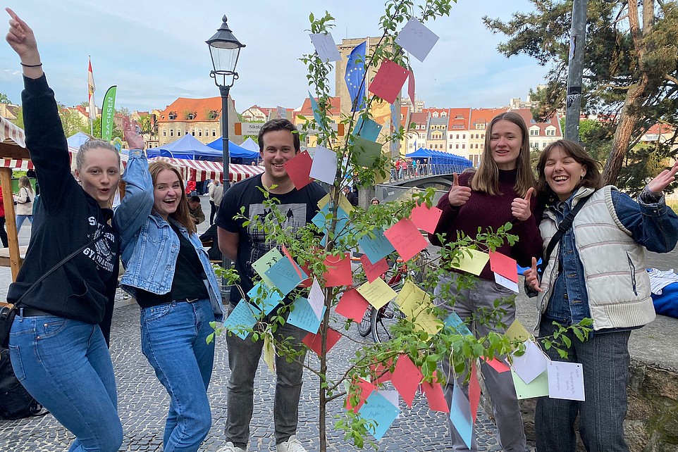 Students present a wishing tree on a street in Görlitz.