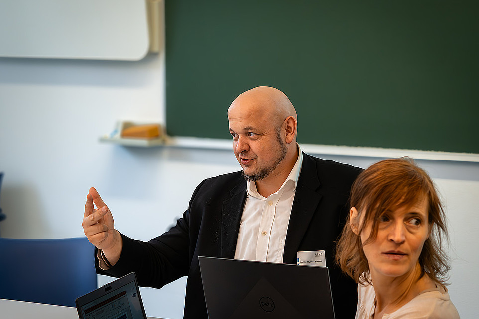 Prof. Schmidt discusses at the table.