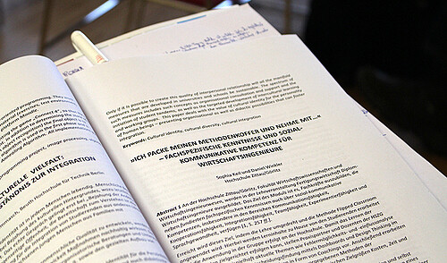 Impressionen des Abstracts: »Ich packe meinen Methodenkoffer und nehme mit…« – fachspezifische Kenntnisse und sozial-kommunikative Kompetenz für Wirtschaftsingenieure. Impressionen des Abstracts: »Ich packe meinen Methodenkoffer und nehme mit…« – fachspezifische Kenntnisse und sozial-kommunikative Kompetenz für Wirtschaftsingenieure.