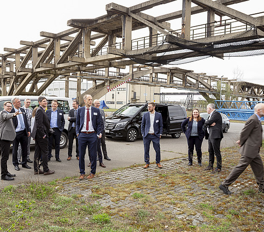 Participants in the Schwarze Pumpe Industrial Park gather for an outdoor site inspection.
