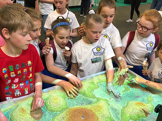 Big little explorers at the HSZG stand at the Konvent'a 2018
